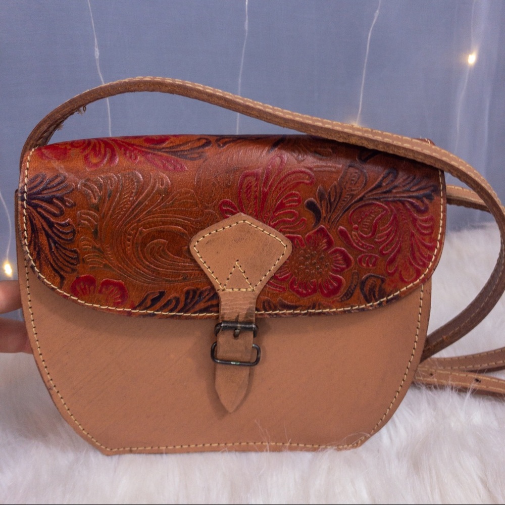 Vintage floral embossed leather purse